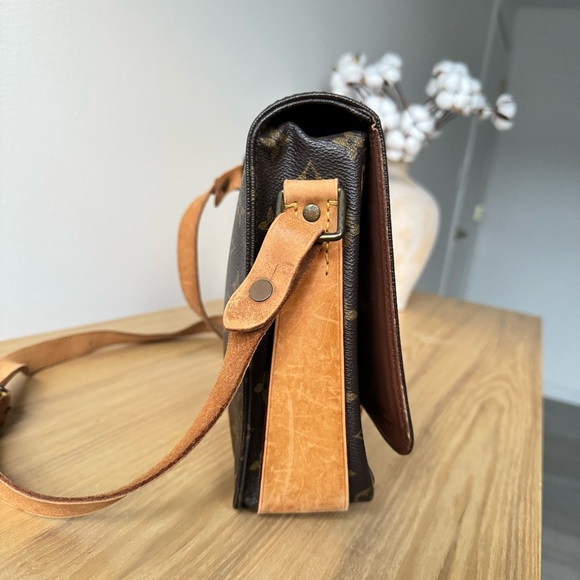 ā
AUTHENTICā
LOUIS VUITTON CARTOUCHIERE GM - Picture 6 of 15